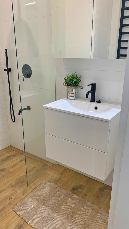 Sipsix Apartment - Modern 2 Bedroom Newly Renovated Flat With Ac In Budapest City Centre Eksteriør billede