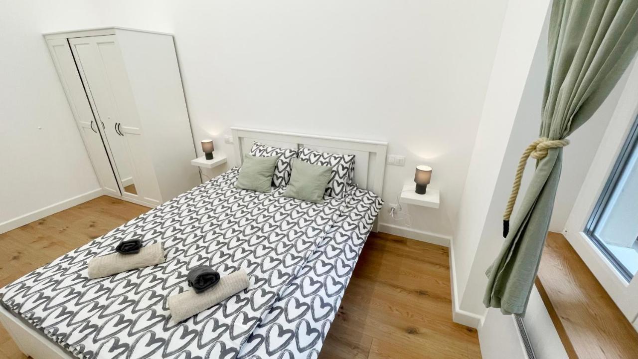 Sipsix Apartment - Modern 2 Bedroom Newly Renovated Flat With Ac In Budapest City Centre Eksteriør billede
