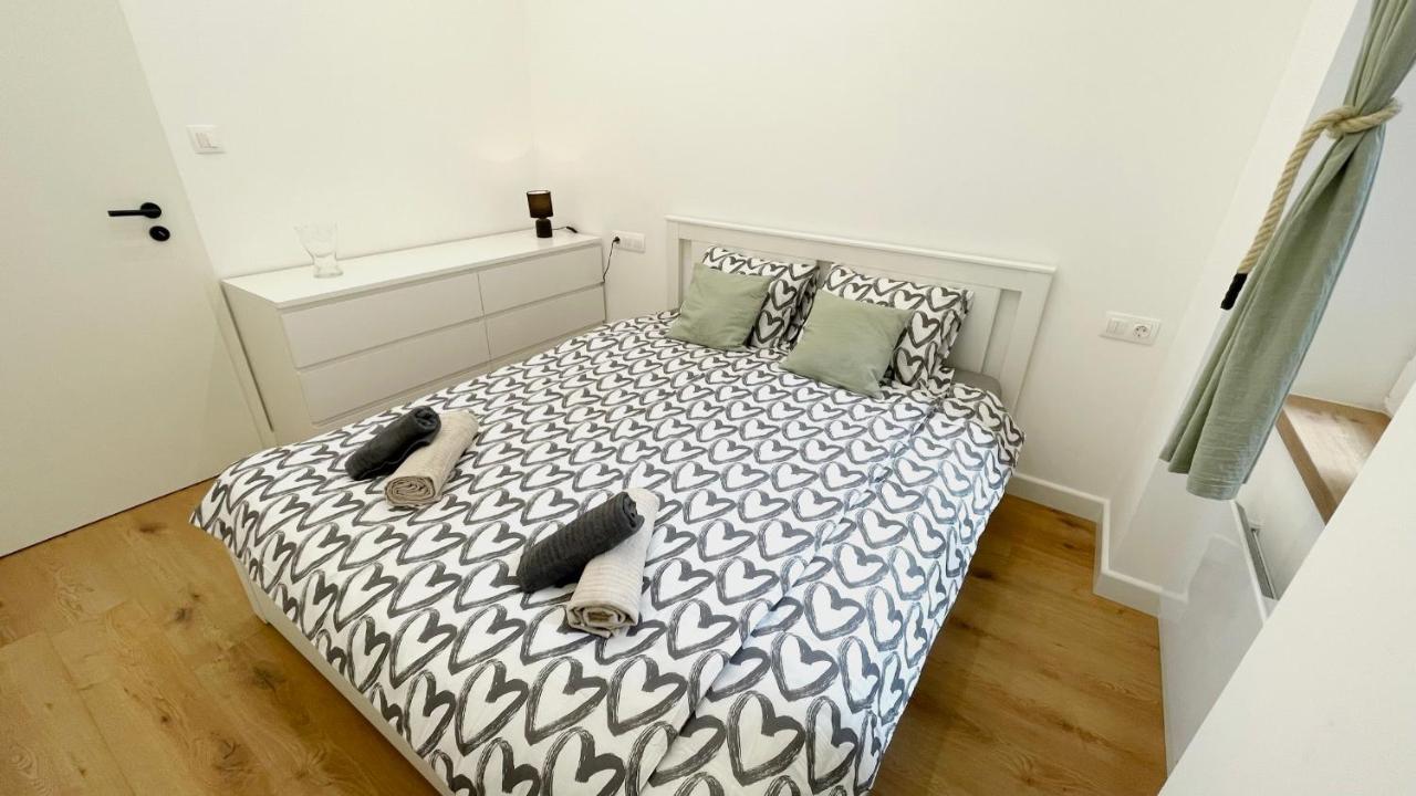 Sipsix Apartment - Modern 2 Bedroom Newly Renovated Flat With Ac In Budapest City Centre Eksteriør billede